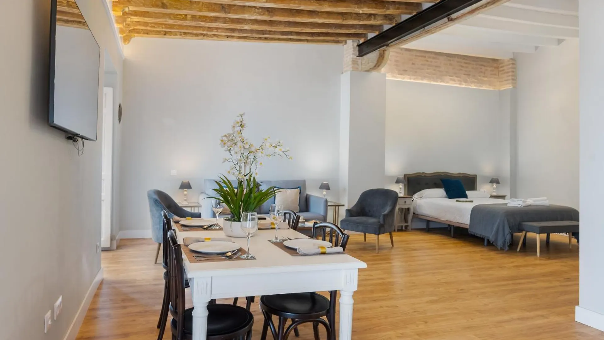 Panther Home Tomas De Ibarra Seville